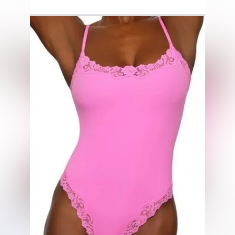 Skims Fits everybody body suit
